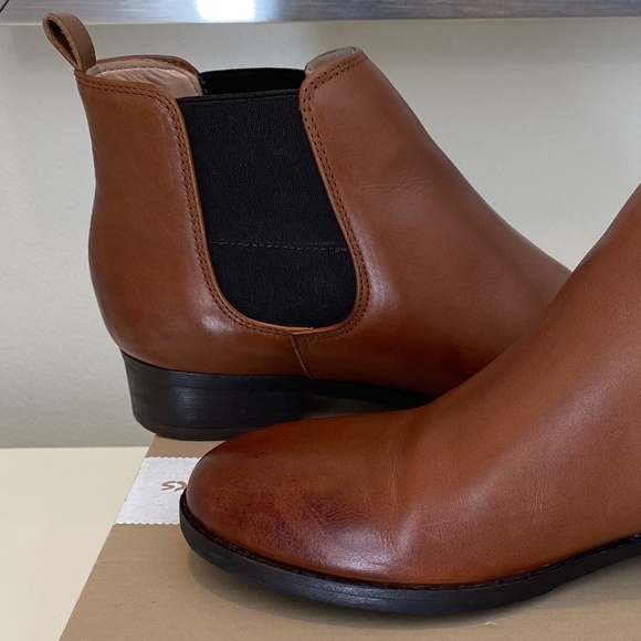Clarks Chelsea Boots - Size 6 - Picture 15 of 16